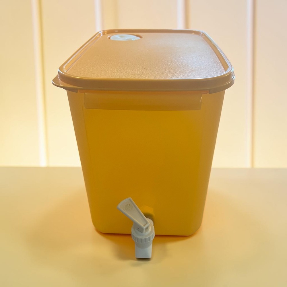 Vintage Tupperware Large Beverage Dispenser Orange Yellow Spigot Vent Lid 224-11